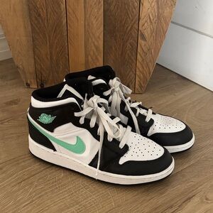 Nike Black and White Sneakers with Mint Details